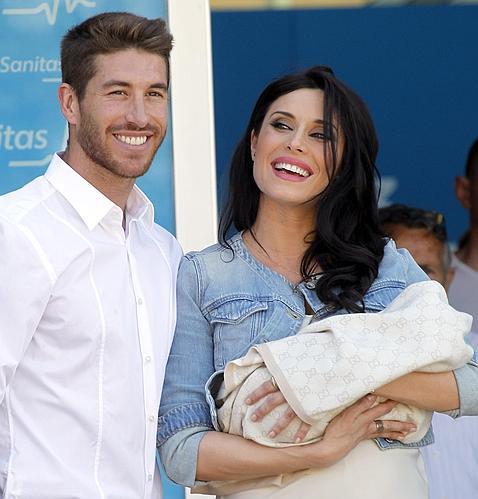 Sergio Ramos y Pilar Rubio presentan a su hijo