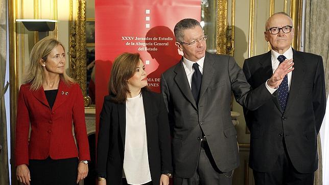 Julián Martínez-Simancas (d), secretario general del consejo e administración de Iberdrola