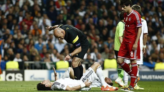 Pepe, seria duda para la final de Champions en Lisboa