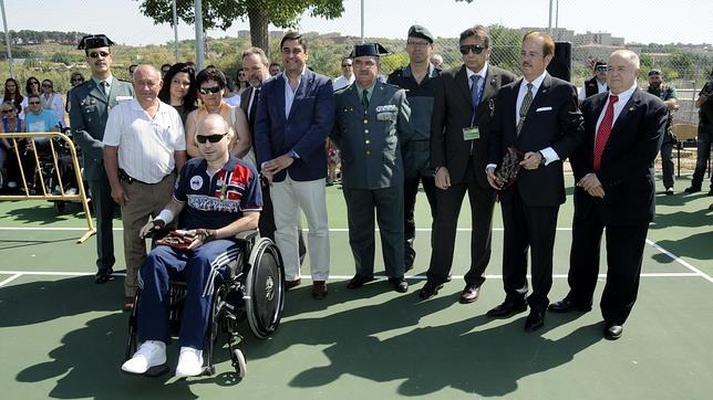 El guardia civil David Gómez recibe un homenaje en el Hospital de Parapléjicos