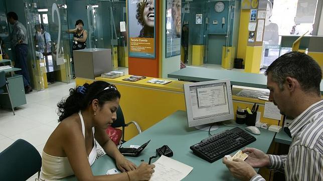 El crédito ya fluye, crecerá un 4% en 2015 y un 8% cuando la economía se estabilice