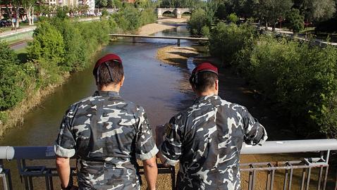 Drenan el Bernesga para buscar el arma homicida de Isabel Carrasco