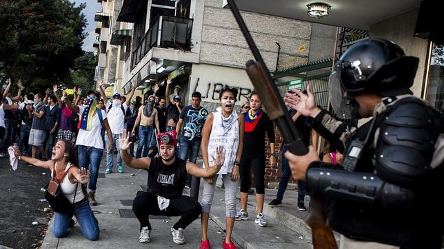 A pesar del «diálogo», el gobierno venezolano continúa con las detenciones de manifestantes opositores