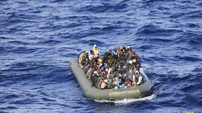 Italia amenaza con inundar Europa de inmigrantes si la UE no le ayuda