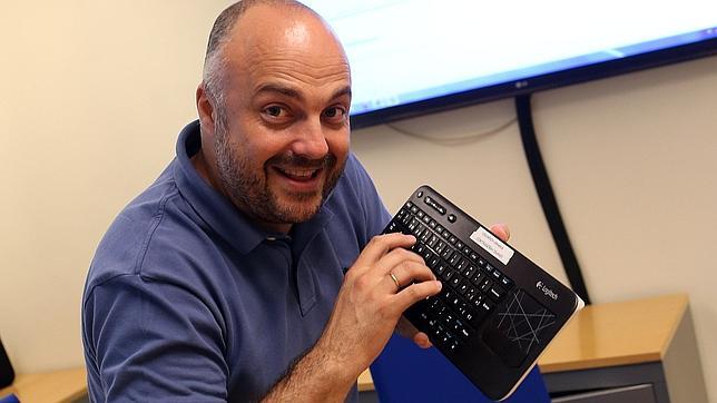 Javier Nieves: «No me planteo hacer televisión, la radio es apasionante»