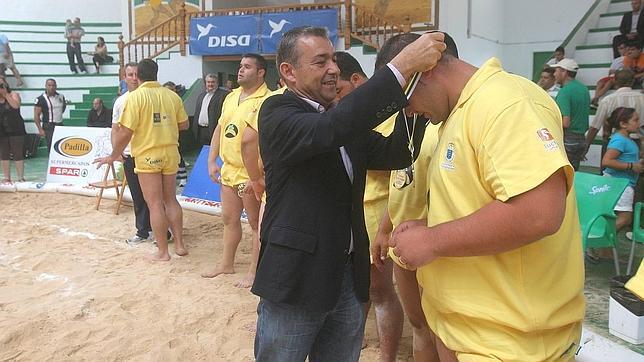 El Gobierno llama al «orgullo de ser canario» y de salir de crisis «mejor que otros» para reivindicar el Día de Canarias