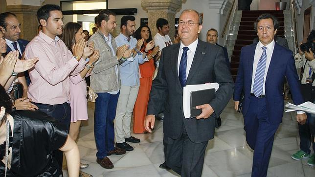 Monago acusa al PSOE de usar la moción de censura «para dirimir diferencias internas»