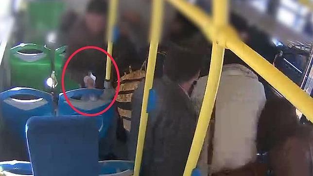 Una banda de ladrones, en un autobús de la EMT