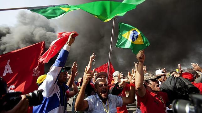Once ciudades se manifiestan contra el Mundial de Fútbol de Brasil