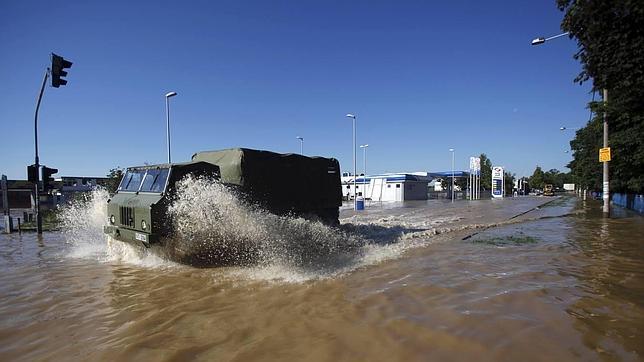 Serbia protege con militares sus instalaciones elécticas ante el riesgo de inundaciones