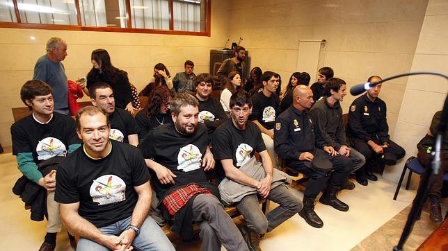 Los doce radicales niegan que  reventasen una manifestación de Galicia Bilingüe de 2009
