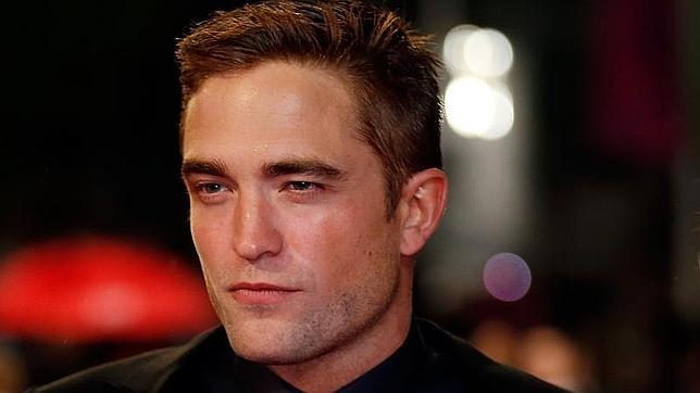 Robert Pattinson, avergonzado, se queda sin palabras para hablar de sexo