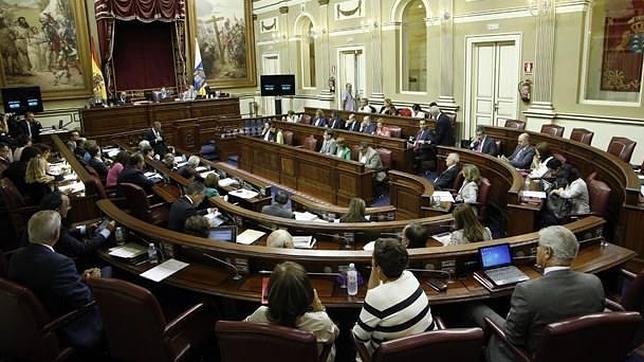 El Parlamento de Canarias saca a concurso la vigilancia de su sede por dos años
