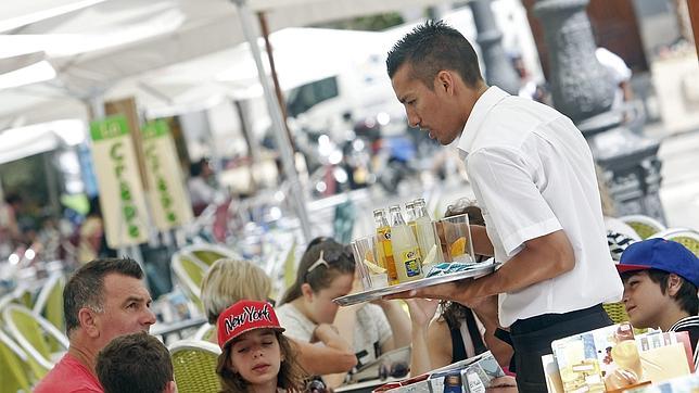 La Seguridad Social gana 1.056 afiliados extranjeros en abril en la Comunidad  Valenciana