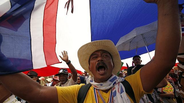 Un manifestante antigubernamental, miembro de las «camisas amarillas»