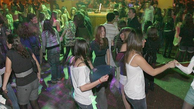 Desalojados 174 menores de una discoteca en Capitán Haya