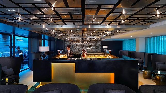 El Banker's Bar ofrece un espacio amplio y hermoso