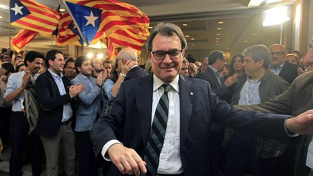 Artur Mas, rehén de ERC, obligado a inmolarse con una consulta ilegal