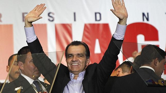 Santos y Zuluaga preparan la batalla de la segunda ronda electoral en Colombia