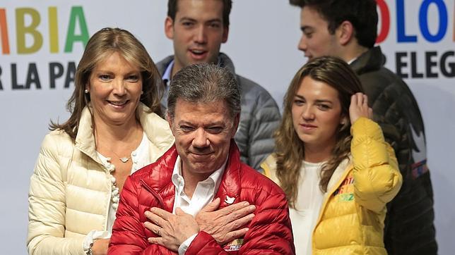 Santos y Zuluaga cortejan a los candidatos derrotados para hacerse con la presidencia