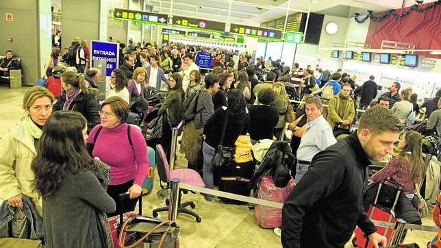 El Supremo avala la militarización por el cierre del espacio aéreo en 2010