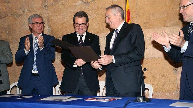 Cataluña baja al 10% los impuestos a los casinos para impulsar BCN World