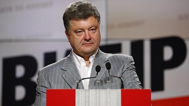 Poroshenko toma la iniciativa política y militar en Ucrania