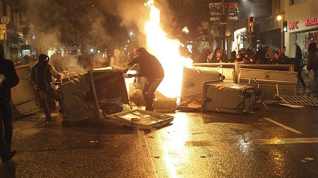 Barcelona emula a Gamonal con tres noches de violencia «okupa»