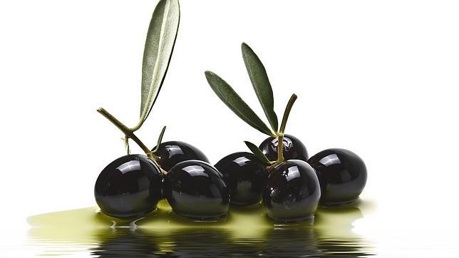 Las aceitunas negras tienen más calorías y grasas que las verdes