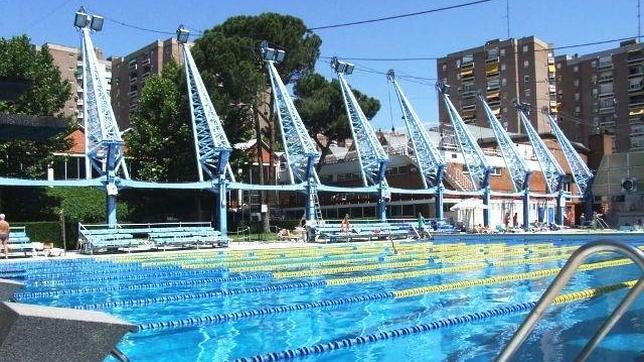 Una de las piscinas exteriores de las que se compone el Club de Natación Real Canoe