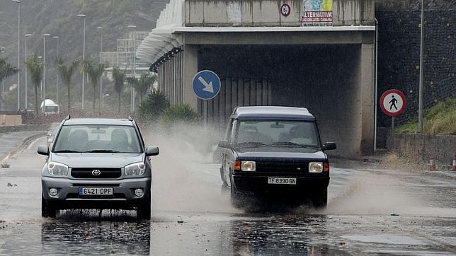 «En Canarias no llueve» o el mito del turista y el buen tiempo