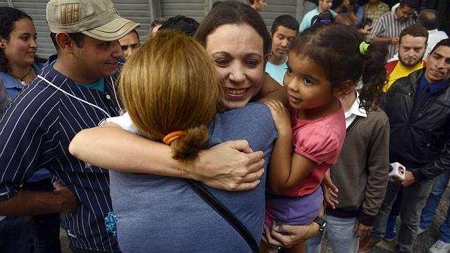 Maduro llama «asesina» a la dirigente opositora María Corina Machado