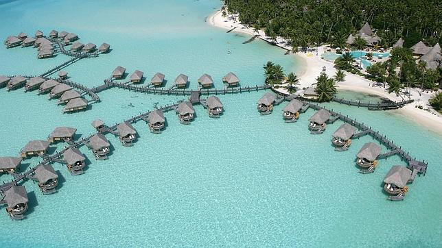Vista aérea de un clásico hotel de Bora Bora