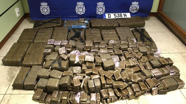 Dos detenidos en Granada con 99 bellotas de hachís en sus cuerpos