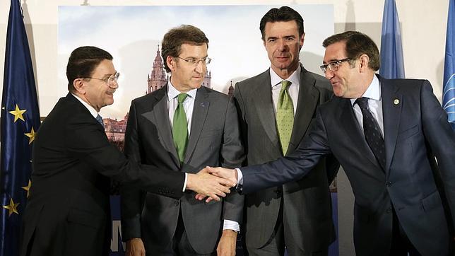 «Pregunten al alcalde», responde Feijóo sobre si conoce el nuevo Gobierno de Santiago