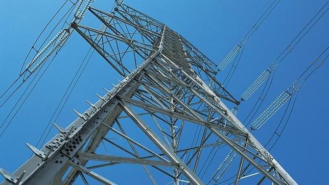 Elur gana la primera subasta inversa de luz para pymes con un ahorro del 30%