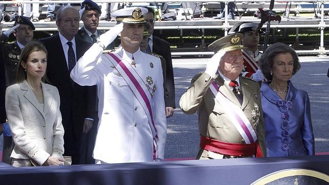 Gritos de «¡Viva la Monarquía!» en el último acto del Rey como comandante supremo de las Fuerzas Armadas