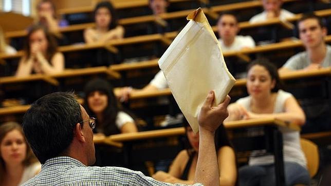 El examen permanece precintado en un sobre hasta el comienzo del tiempo de la prueba