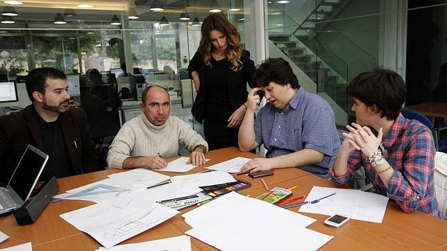 Los discapacitados aumentan su contratación pero siguen cobrando menos