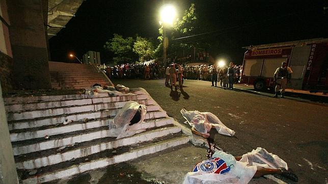 Al menos ocho personas murieron en el estadio Fonte Nova en 2007