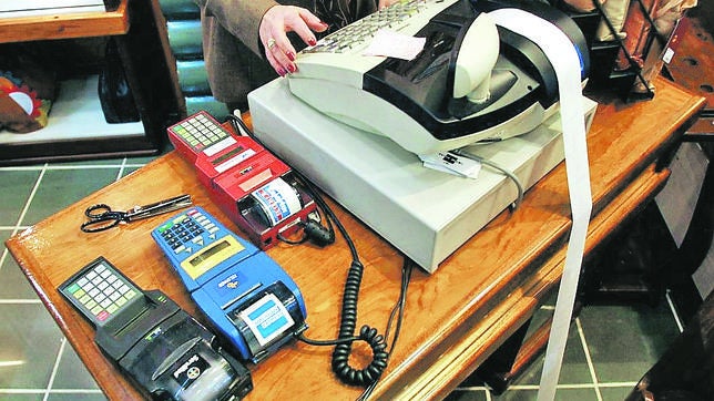 Los comercios notarán ya el mes que viene la rebaja de las comisiones por las tarjetas