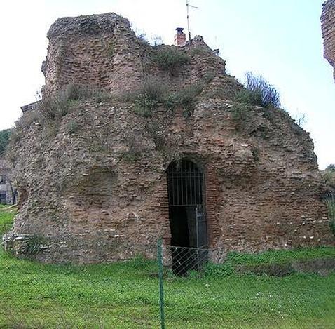 El mausoleo de Rómulo vuelve a abrir sus puertas después de veinte años