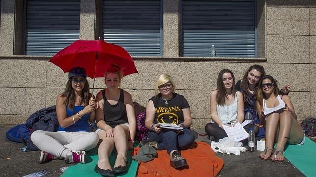Ataque nocturno a las fans de One Direction acampadas en el Calderón