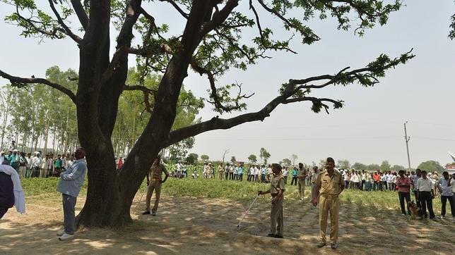 Aparece la quinta mujer colgada de un árbol en dos semanas en la India