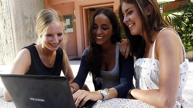 Se deberá recordar la existencia y condiciones de las garantías legales y comerciales, así como de los servicios postventa