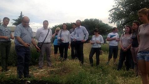 Emprendedores rumanos aprenden sobre cultivos en Guadalajara