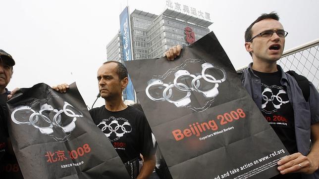 Robert Ménard (centro), en una manifestación de Reporteros Sin Fronteras