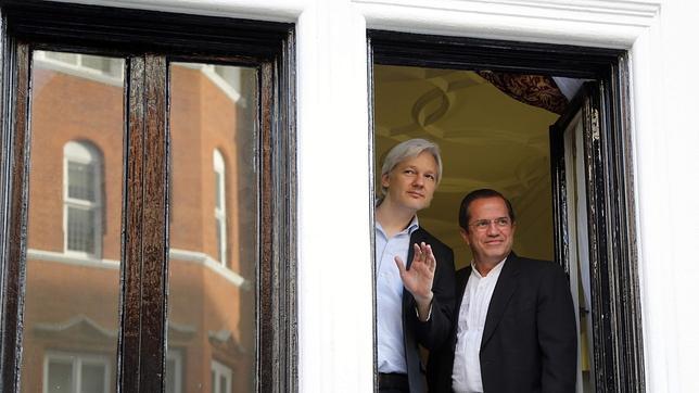 Assange, dos años de refugio en la embajada de Ecuador en Londres