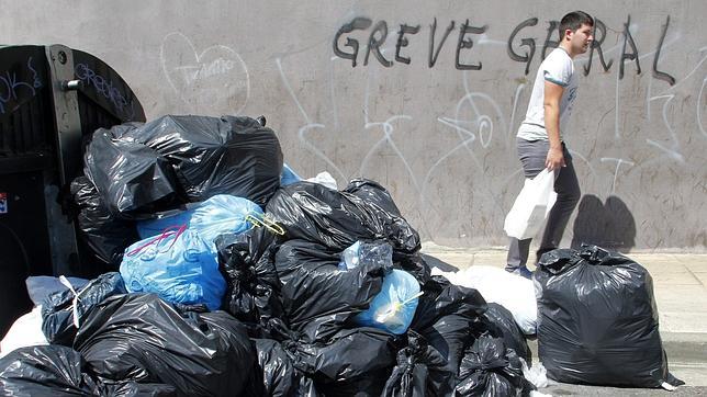 Urbaser empieza a recoger basura en Lugo en los puntos en alerta sanitaria