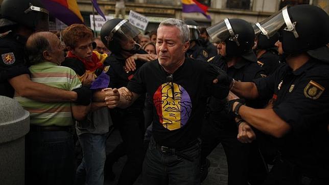 Detenido Jorge Verstrynge en la Puerta del Sol en una concentración republicana